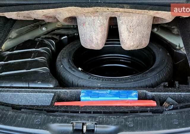 Черный Рено Меган, объемом двигателя 0 л и пробегом 198 тыс. км за 4999 $, фото 17 на Automoto.ua