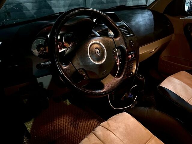 Рено Меган 2006 у Чернігові на Automoto.ua Чорний Рено Меган, об'ємом двигуна 1.5 л та пробігом 298 тис. км за 4990 $, фото 4 на Automoto.ua