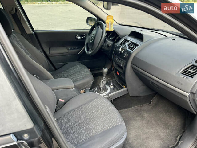 Черный Рено Меган, объемом двигателя 1.9 л и пробегом 300 тыс. км за 3999 $, фото 11 на Automoto.ua