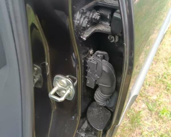 Черный Рено Меган, объемом двигателя 1.6 л и пробегом 186 тыс. км за 5600 $, фото 8 на Automoto.ua