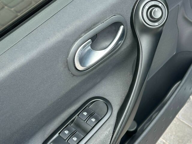 Черный Рено Меган, объемом двигателя 1.6 л и пробегом 220 тыс. км за 5300 $, фото 10 на Automoto.ua