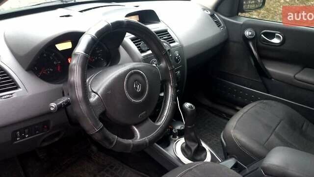 Черный Рено Меган, объемом двигателя 1.6 л и пробегом 300 тыс. км за 5000 $, фото 1 на Automoto.ua