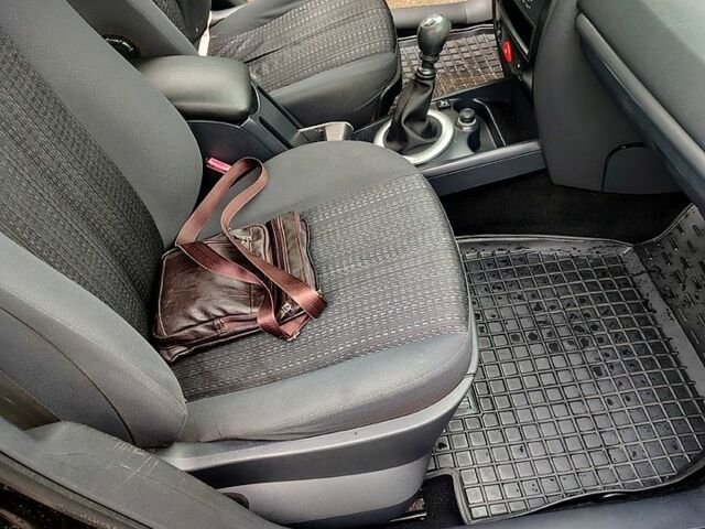 Чорний Рено Меган, об'ємом двигуна 2 л та пробігом 261 тис. км за 5500 $, фото 8 на Automoto.ua