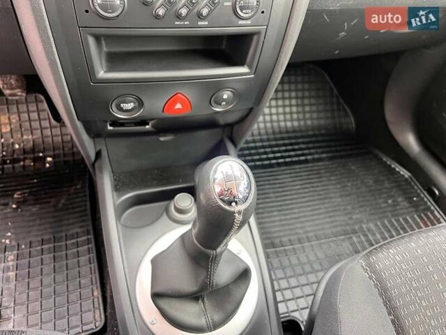 Чорний Рено Меган, об'ємом двигуна 1.6 л та пробігом 183 тис. км за 6100 $, фото 28 на Automoto.ua