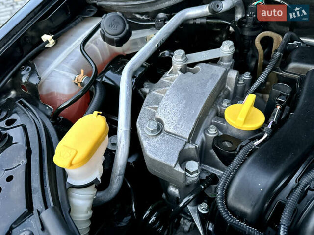 Черный Рено Меган, объемом двигателя 1.6 л и пробегом 68 тыс. км за 6899 $, фото 34 на Automoto.ua