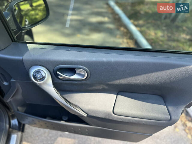 Чорний Рено Меган, об'ємом двигуна 1.6 л та пробігом 236 тис. км за 4900 $, фото 12 на Automoto.ua
