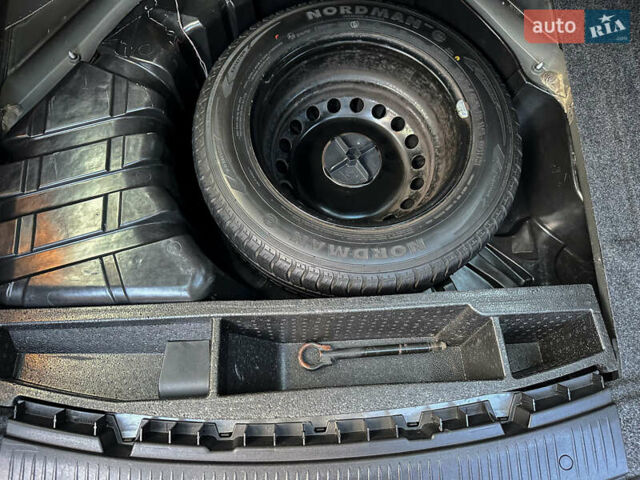 Черный Рено Меган, объемом двигателя 1.6 л и пробегом 203 тыс. км за 5500 $, фото 93 на Automoto.ua