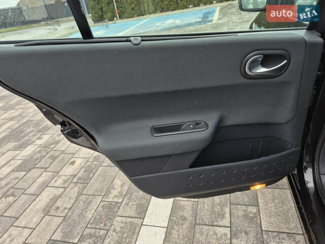 Черный Рено Меган, объемом двигателя 1.6 л и пробегом 215 тыс. км за 5499 $, фото 5 на Automoto.ua