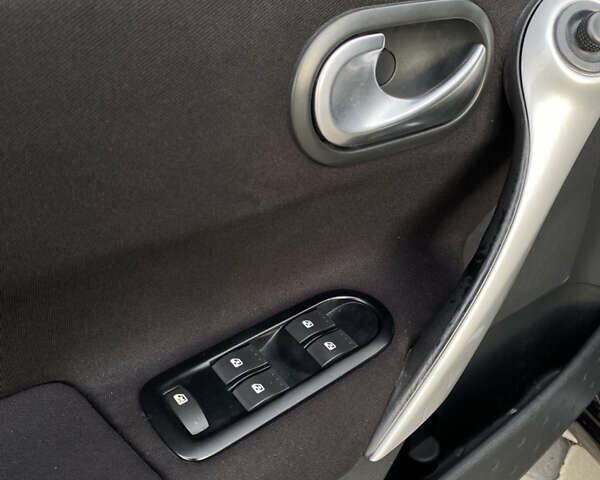 Черный Рено Меган, объемом двигателя 1.6 л и пробегом 220 тыс. км за 4499 $, фото 18 на Automoto.ua