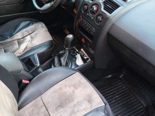 Черный Рено Меган, объемом двигателя 1.6 л и пробегом 233 тыс. км за 5000 $, фото 4 на Automoto.ua