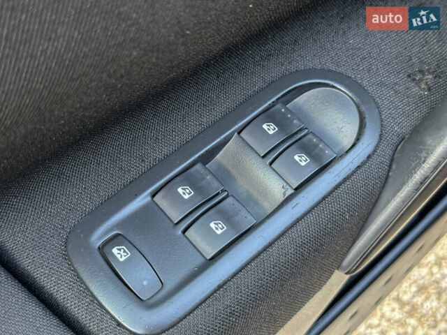 Черный Рено Меган, объемом двигателя 1.6 л и пробегом 203 тыс. км за 5500 $, фото 61 на Automoto.ua