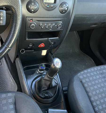 Черный Рено Меган, объемом двигателя 1.6 л и пробегом 237 тыс. км за 4700 $, фото 15 на Automoto.ua