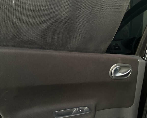 Черный Рено Меган, объемом двигателя 1.6 л и пробегом 220 тыс. км за 4499 $, фото 23 на Automoto.ua