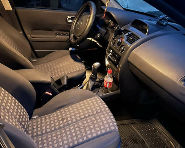 Черный Рено Меган, объемом двигателя 1.6 л и пробегом 250 тыс. км за 4500 $, фото 4 на Automoto.ua