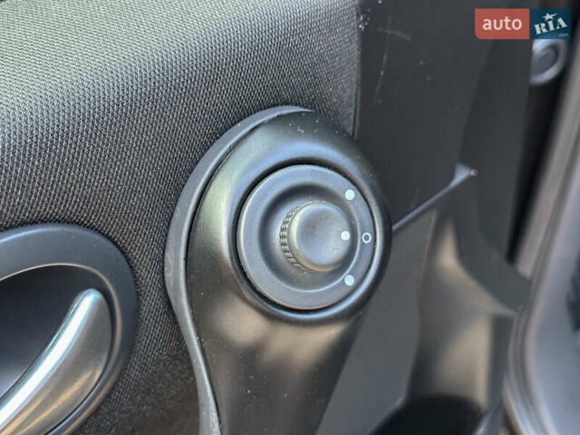 Черный Рено Меган, объемом двигателя 1.6 л и пробегом 203 тыс. км за 5500 $, фото 62 на Automoto.ua