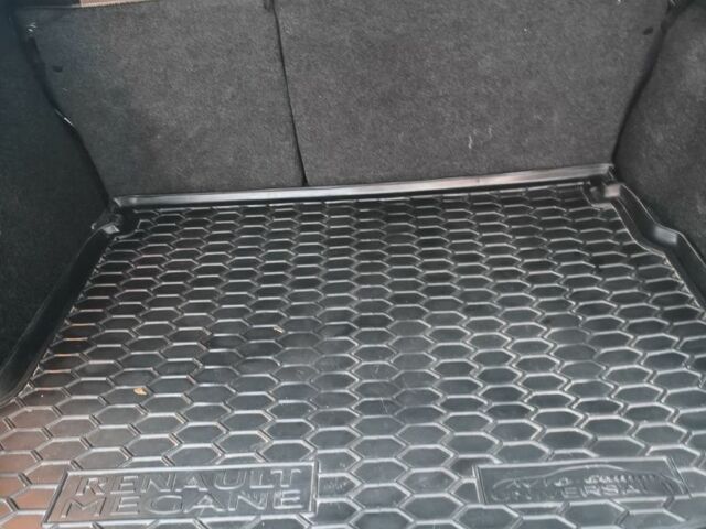 Черный Рено Меган, объемом двигателя 1.6 л и пробегом 233 тыс. км за 5000 $, фото 6 на Automoto.ua