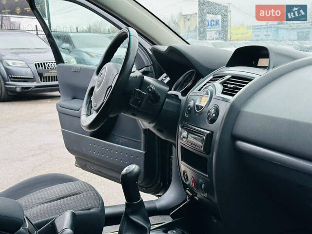 Черный Рено Меган, объемом двигателя 1.6 л и пробегом 240 тыс. км за 5100 $, фото 22 на Automoto.ua
