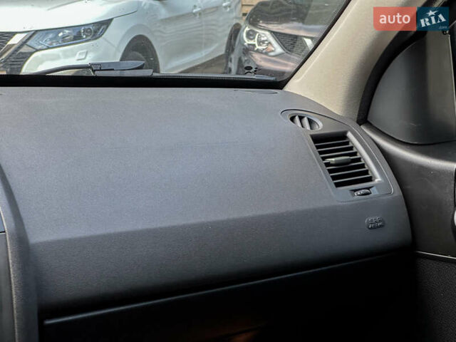 Черный Рено Меган, объемом двигателя 1.6 л и пробегом 203 тыс. км за 5500 $, фото 90 на Automoto.ua