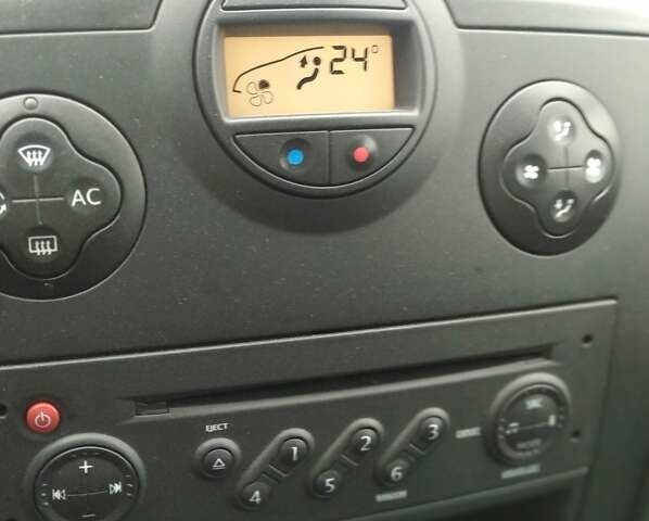 Чорний Рено Меган, об'ємом двигуна 1.6 л та пробігом 190 тис. км за 5200 $, фото 18 на Automoto.ua