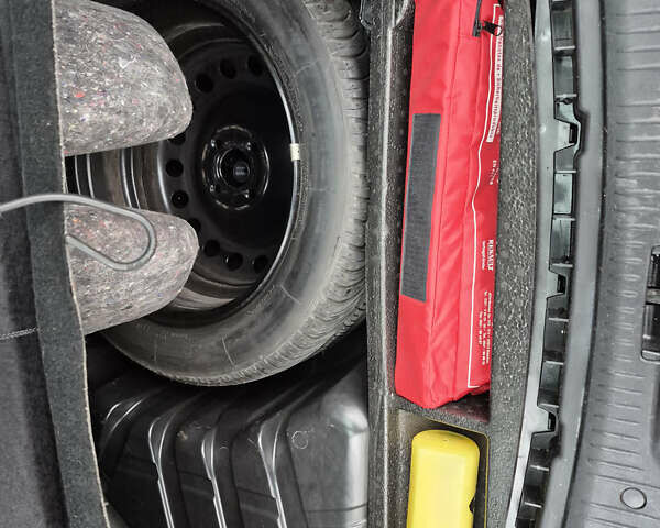 Черный Рено Меган, объемом двигателя 1.6 л и пробегом 215 тыс. км за 5499 $, фото 16 на Automoto.ua