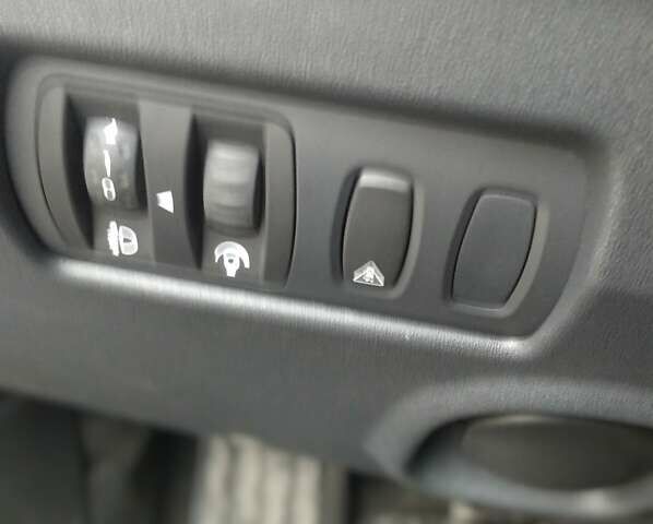 Чорний Рено Меган, об'ємом двигуна 1.6 л та пробігом 190 тис. км за 5200 $, фото 11 на Automoto.ua