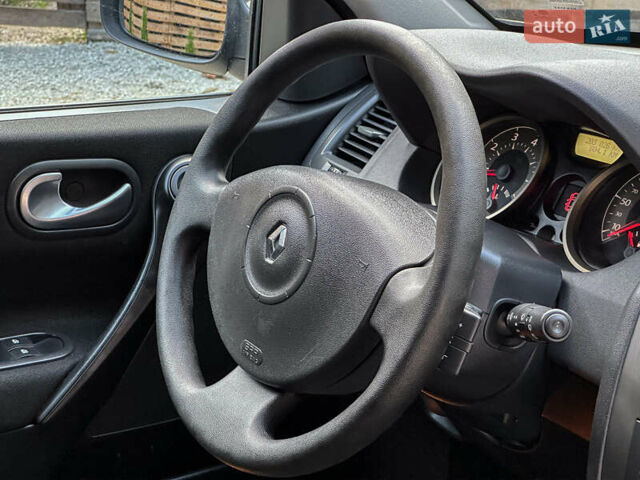 Черный Рено Меган, объемом двигателя 1.6 л и пробегом 203 тыс. км за 5500 $, фото 107 на Automoto.ua