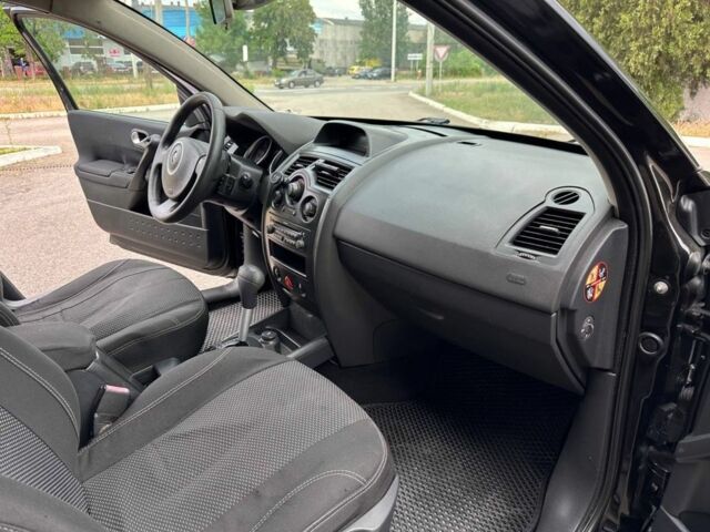 Черный Рено Меган, объемом двигателя 1.9 л и пробегом 196 тыс. км за 4999 $, фото 13 на Automoto.ua