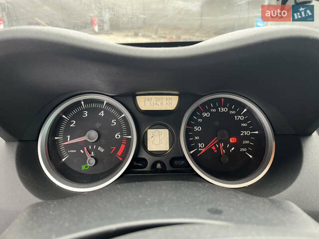 Черный Рено Меган, объемом двигателя 2 л и пробегом 240 тыс. км за 6300 $, фото 13 на Automoto.ua