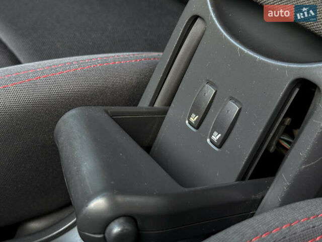 Черный Рено Меган, объемом двигателя 1.6 л и пробегом 203 тыс. км за 5500 $, фото 77 на Automoto.ua