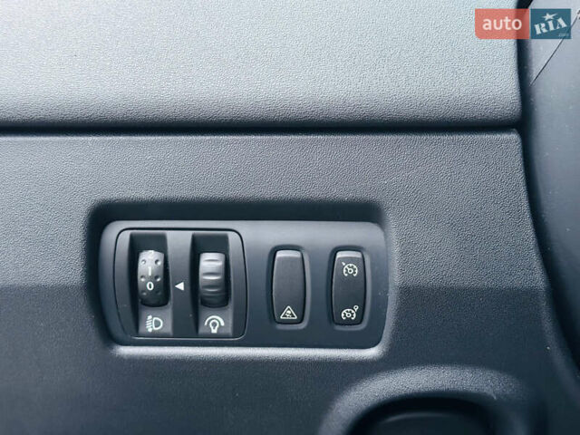 Черный Рено Меган, объемом двигателя 1.6 л и пробегом 240 тыс. км за 5100 $, фото 32 на Automoto.ua