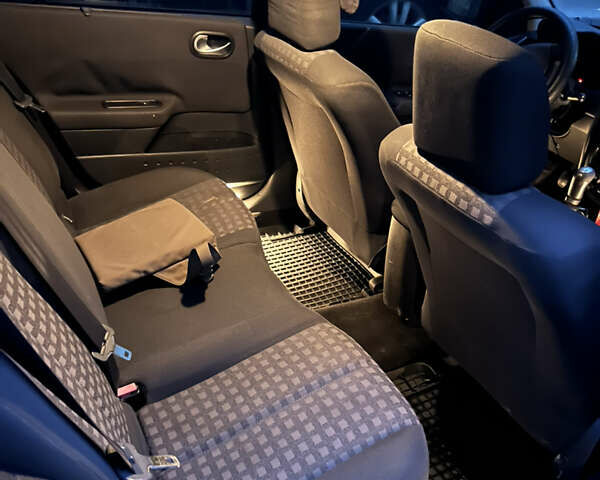 Черный Рено Меган, объемом двигателя 1.6 л и пробегом 250 тыс. км за 4500 $, фото 5 на Automoto.ua