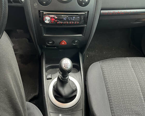 Черный Рено Меган, объемом двигателя 2 л и пробегом 240 тыс. км за 6300 $, фото 12 на Automoto.ua