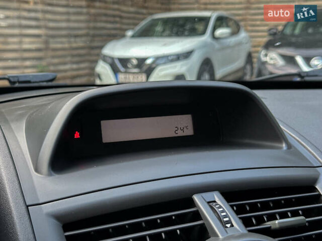 Черный Рено Меган, объемом двигателя 1.6 л и пробегом 203 тыс. км за 5500 $, фото 70 на Automoto.ua