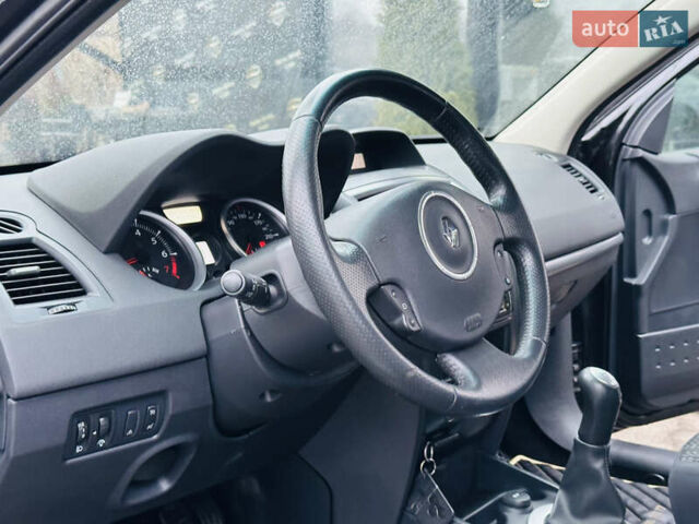 Черный Рено Меган, объемом двигателя 1.6 л и пробегом 240 тыс. км за 5100 $, фото 13 на Automoto.ua