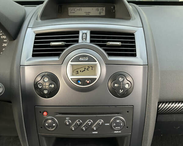 Черный Рено Меган, объемом двигателя 1.6 л и пробегом 220 тыс. км за 4499 $, фото 32 на Automoto.ua