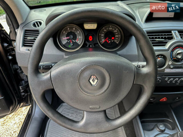 Черный Рено Меган, объемом двигателя 1.6 л и пробегом 203 тыс. км за 5500 $, фото 71 на Automoto.ua