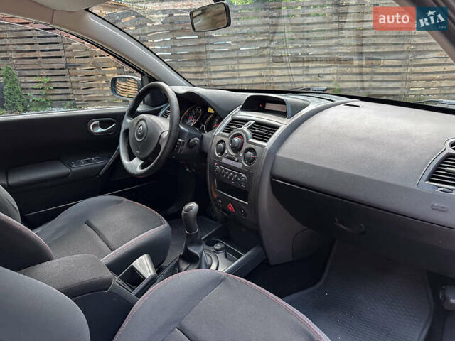 Черный Рено Меган, объемом двигателя 1.6 л и пробегом 203 тыс. км за 5500 $, фото 103 на Automoto.ua