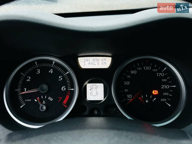 Черный Рено Меган, объемом двигателя 1.6 л и пробегом 240 тыс. км за 5100 $, фото 26 на Automoto.ua