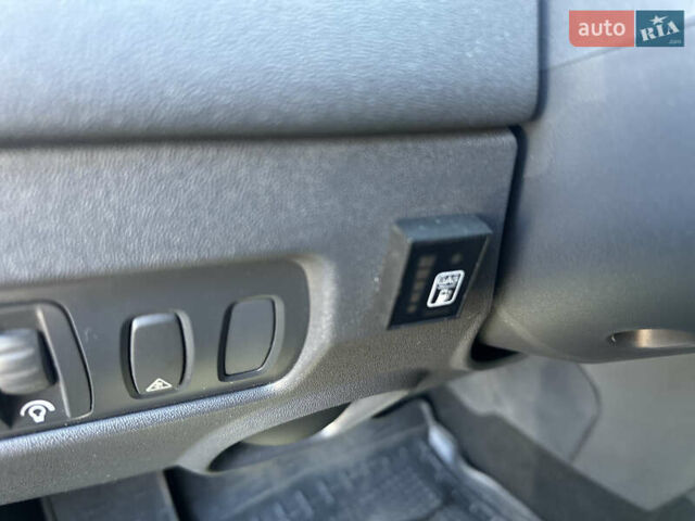 Чорний Рено Меган, об'ємом двигуна 1.6 л та пробігом 236 тис. км за 4900 $, фото 16 на Automoto.ua