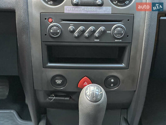 Черный Рено Меган, объемом двигателя 1.6 л и пробегом 203 тыс. км за 5500 $, фото 89 на Automoto.ua