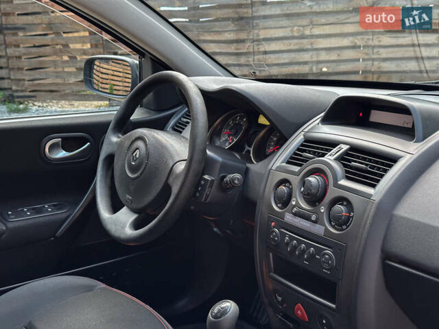 Черный Рено Меган, объемом двигателя 1.6 л и пробегом 203 тыс. км за 5500 $, фото 104 на Automoto.ua