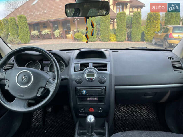 Черный Рено Меган, объемом двигателя 1.6 л и пробегом 235 тыс. км за 4200 $, фото 16 на Automoto.ua