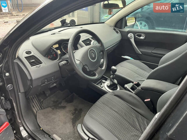 Черный Рено Меган, объемом двигателя 2 л и пробегом 240 тыс. км за 6300 $, фото 8 на Automoto.ua