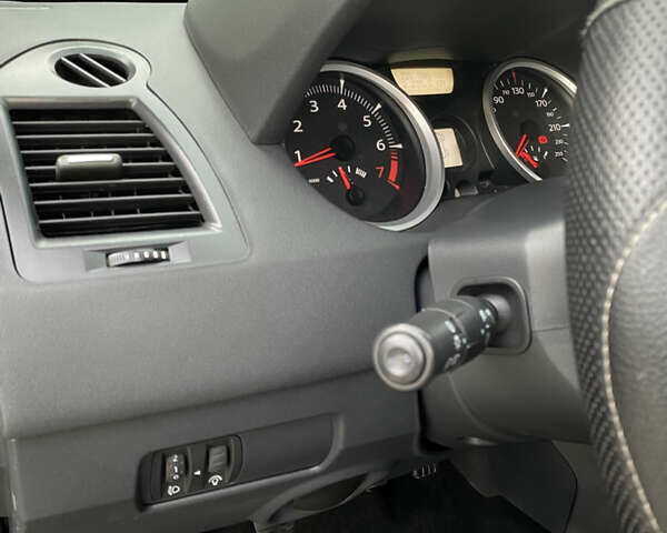 Черный Рено Меган, объемом двигателя 1.6 л и пробегом 220 тыс. км за 4499 $, фото 19 на Automoto.ua