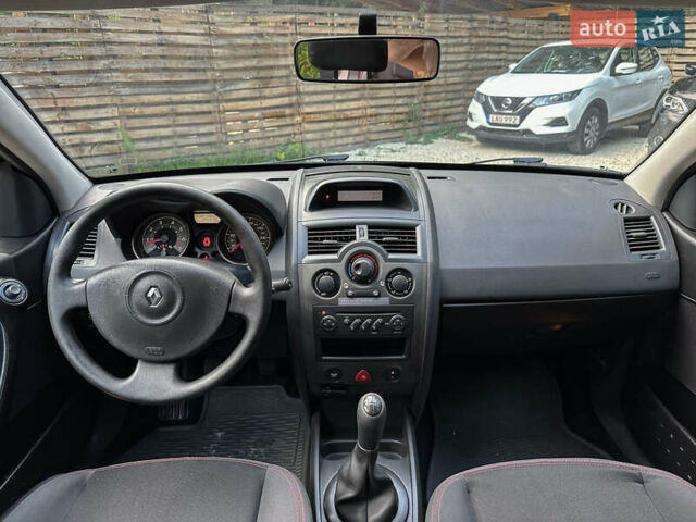Черный Рено Меган, объемом двигателя 1.6 л и пробегом 203 тыс. км за 5500 $, фото 84 на Automoto.ua
