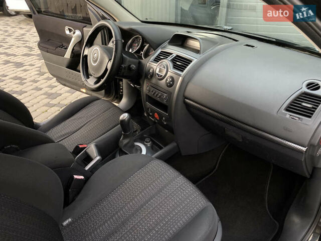 Черный Рено Меган, объемом двигателя 1.6 л и пробегом 220 тыс. км за 4499 $, фото 29 на Automoto.ua