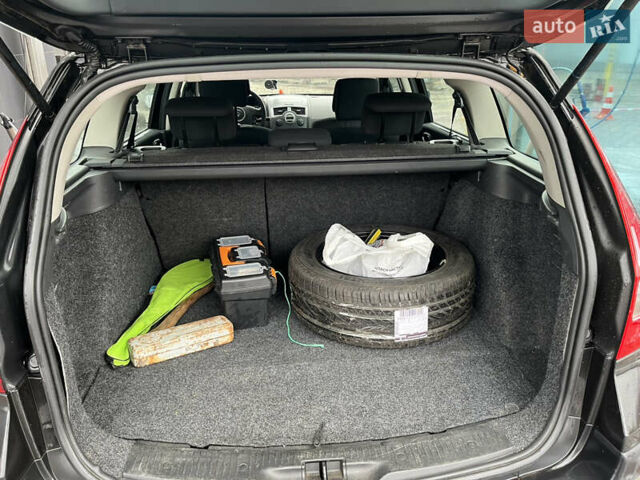 Черный Рено Меган, объемом двигателя 2 л и пробегом 240 тыс. км за 6300 $, фото 14 на Automoto.ua