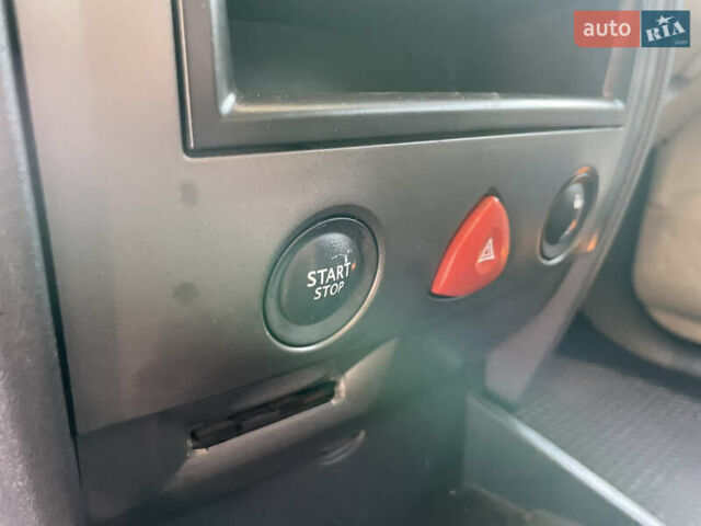 Чорний Рено Меган, об'ємом двигуна 1.46 л та пробігом 220 тис. км за 4799 $, фото 17 на Automoto.ua