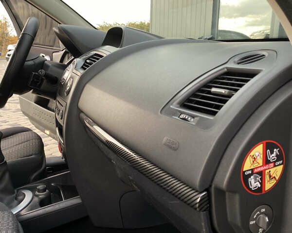 Черный Рено Меган, объемом двигателя 1.6 л и пробегом 220 тыс. км за 4499 $, фото 30 на Automoto.ua