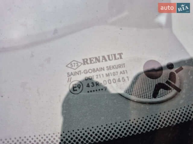 Черный Рено Меган, объемом двигателя 1.6 л и пробегом 215 тыс. км за 5499 $, фото 26 на Automoto.ua